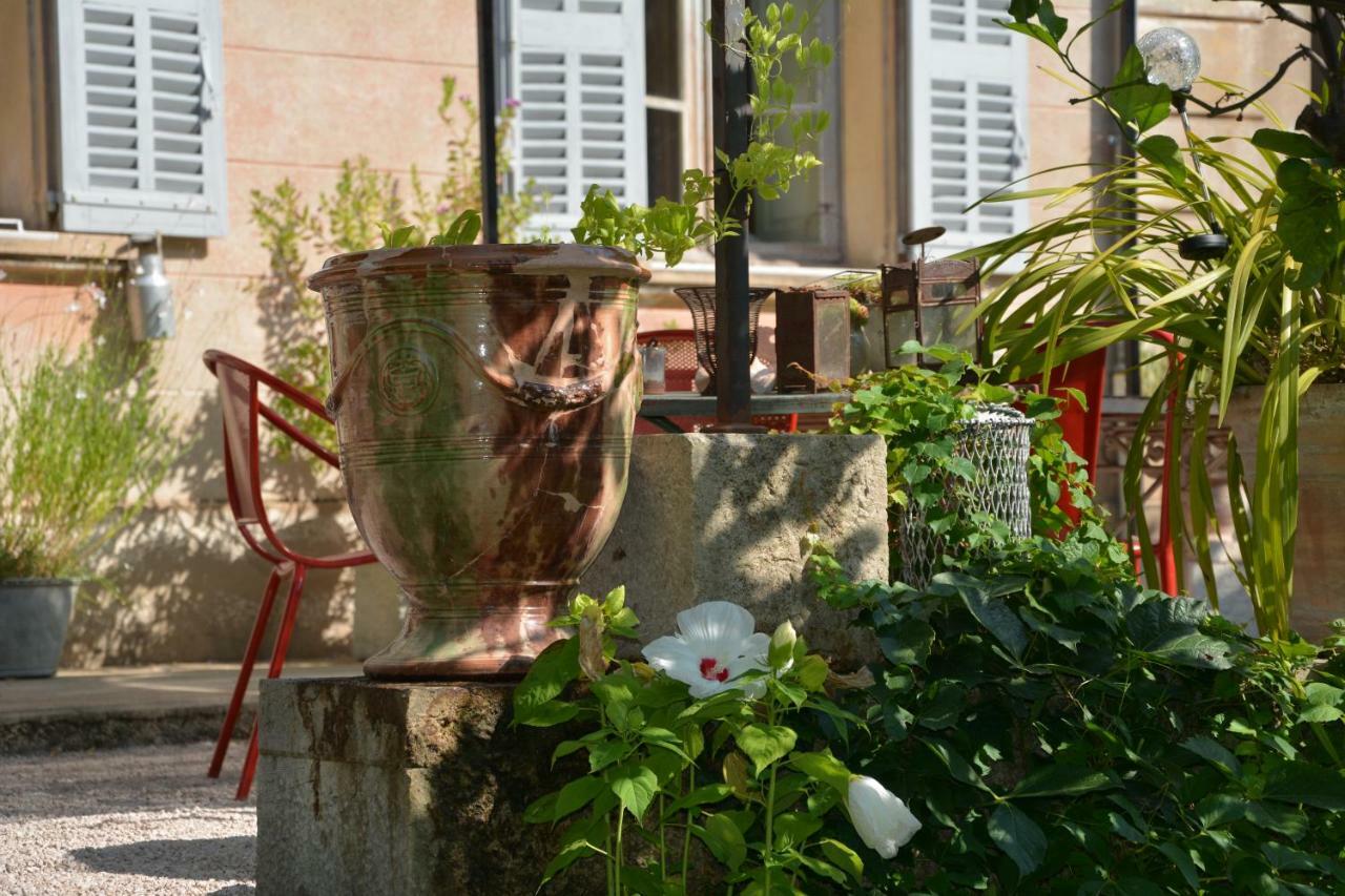 Les Passiflores Grasse Bagian luar foto